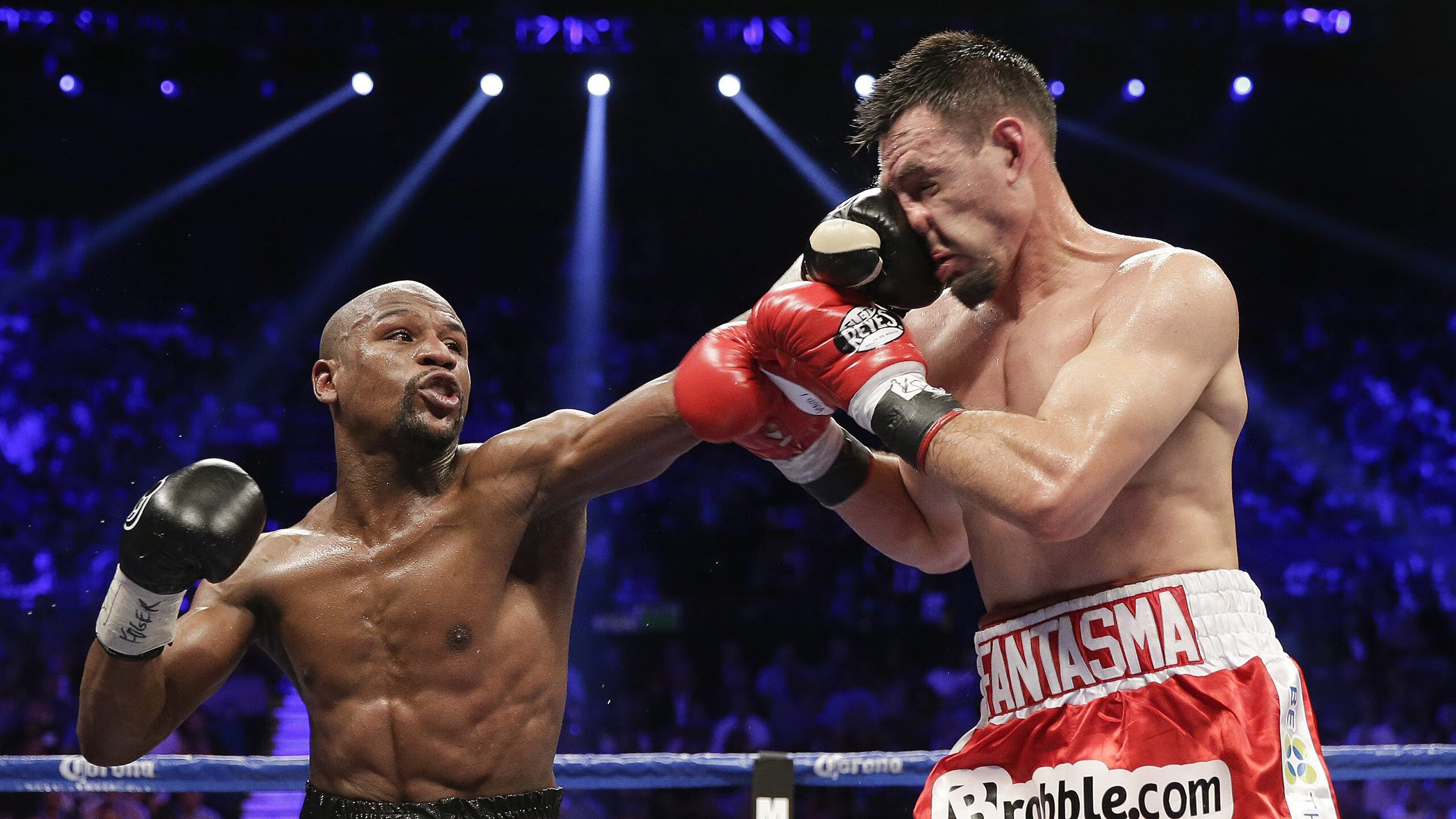 爱游戏体育在线app-守门员的“天神下凡”：不可思议的扑救瞬间，守门员动画